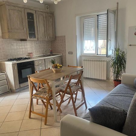 فيوميتشينو Airport Apartment Alloggio Turistico T&C المظهر الخارجي الصورة